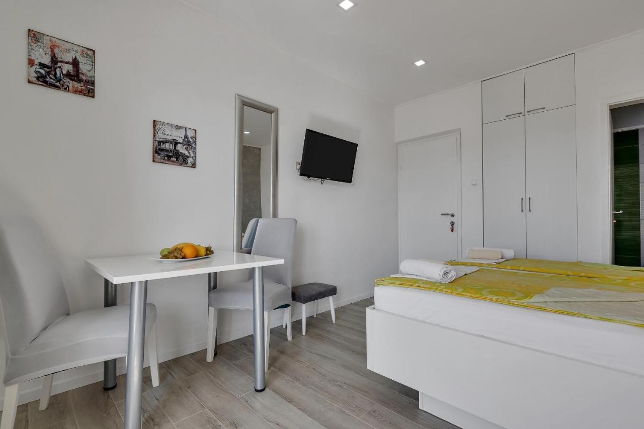 Apartments Zorica Tucepi Bagian luar foto