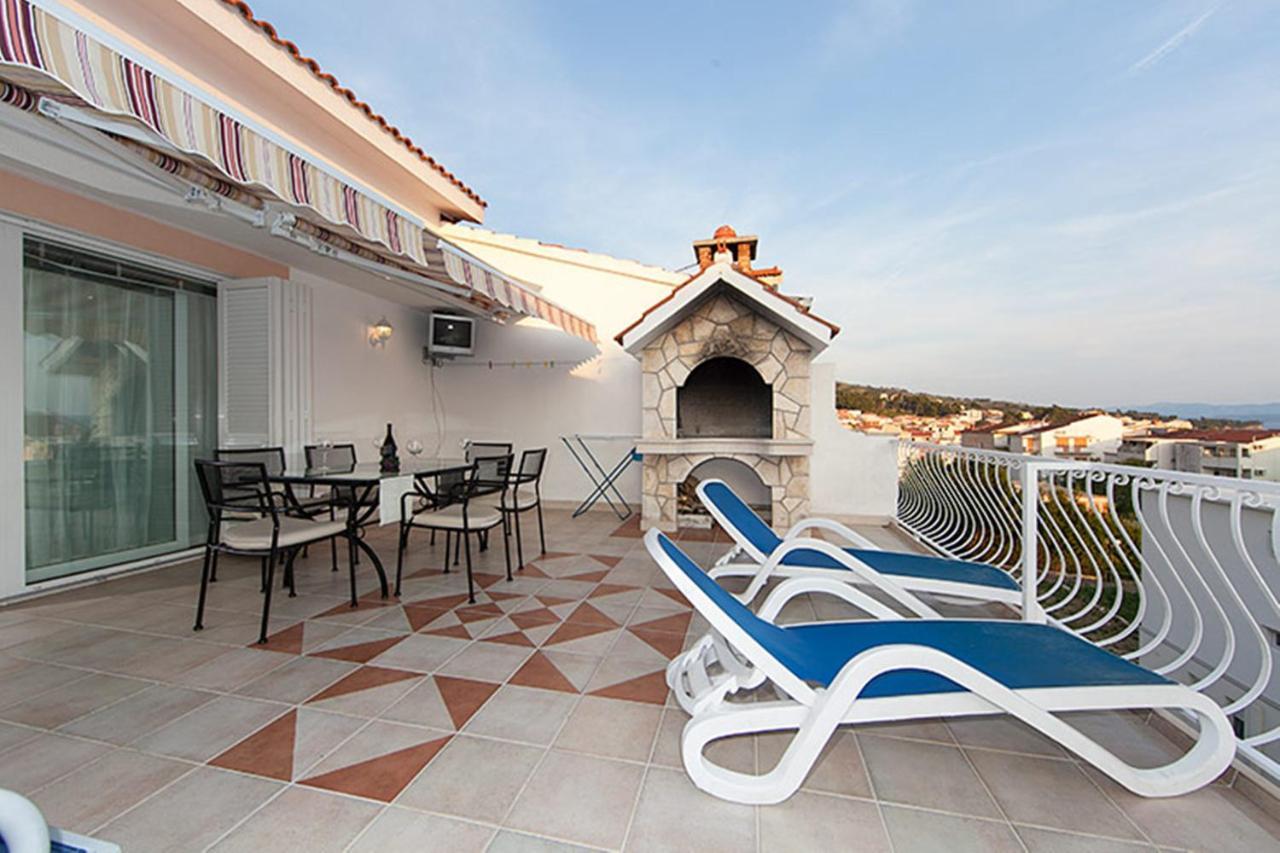 Apartments Zorica Tucepi Bagian luar foto