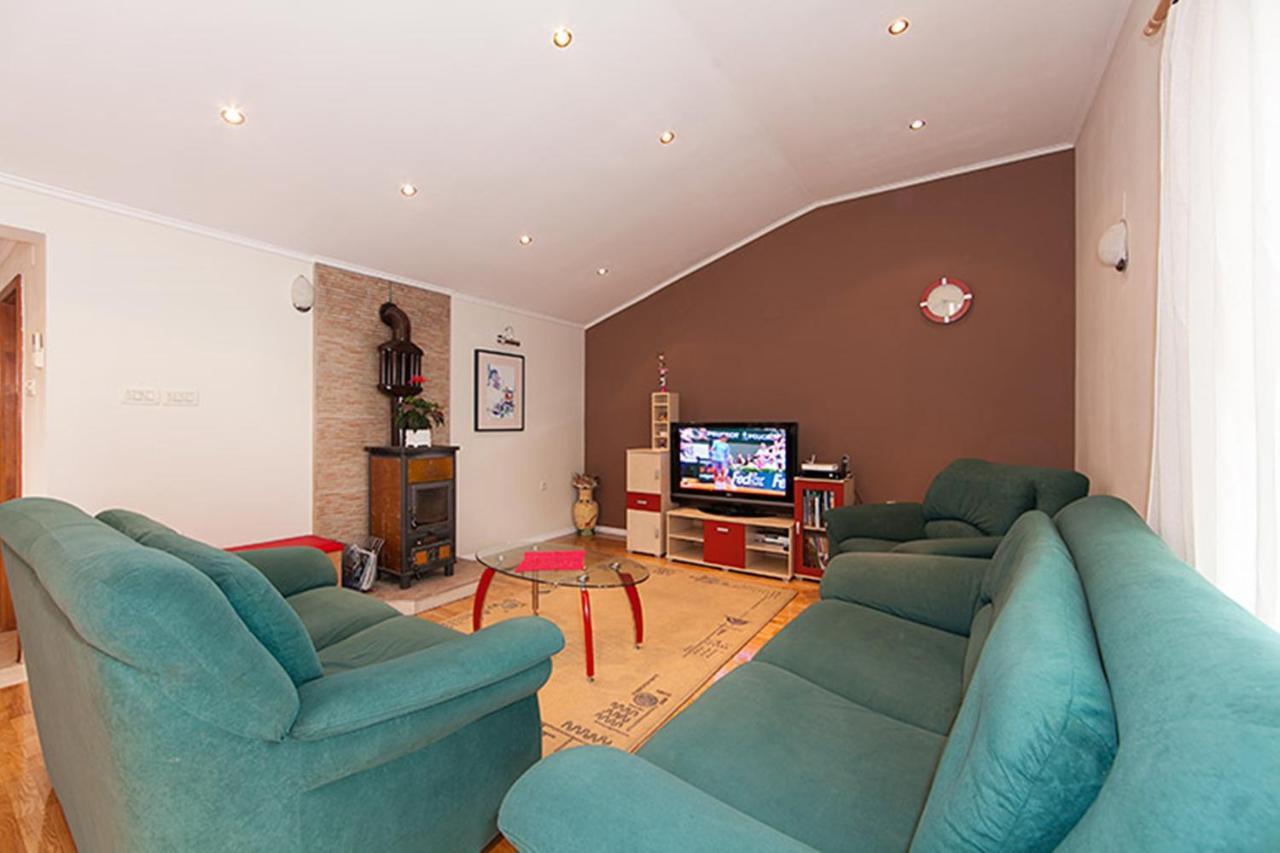 Apartments Zorica Tucepi Bagian luar foto
