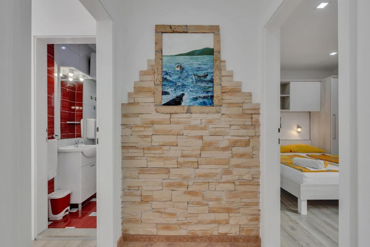 Apartments Zorica Tucepi Bagian luar foto