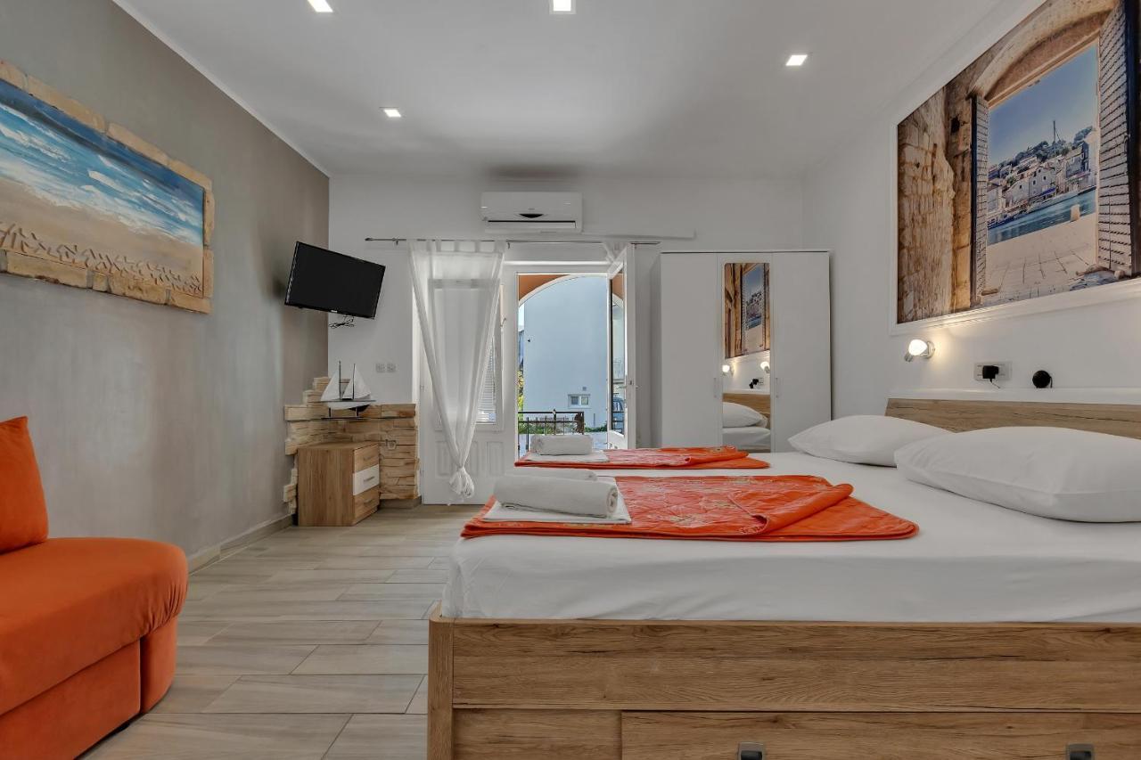 Apartments Zorica Tucepi Bagian luar foto