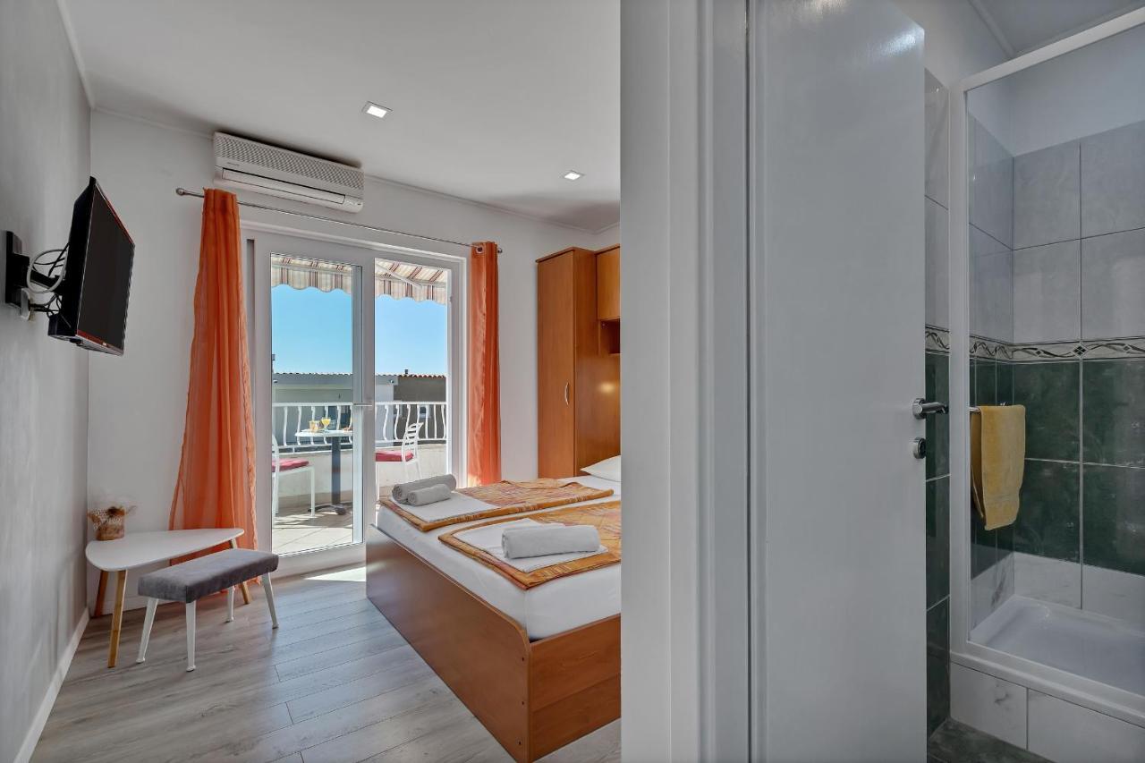 Apartments Zorica Tucepi Bagian luar foto