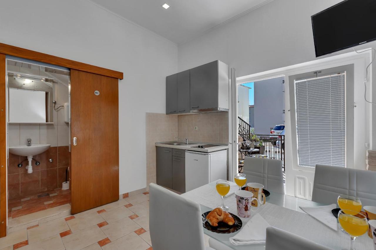 Apartments Zorica Tucepi Bagian luar foto