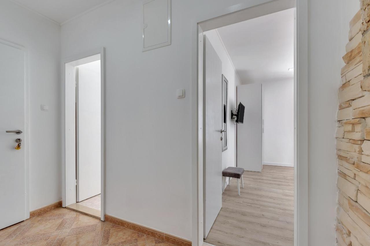 Apartments Zorica Tucepi Bagian luar foto