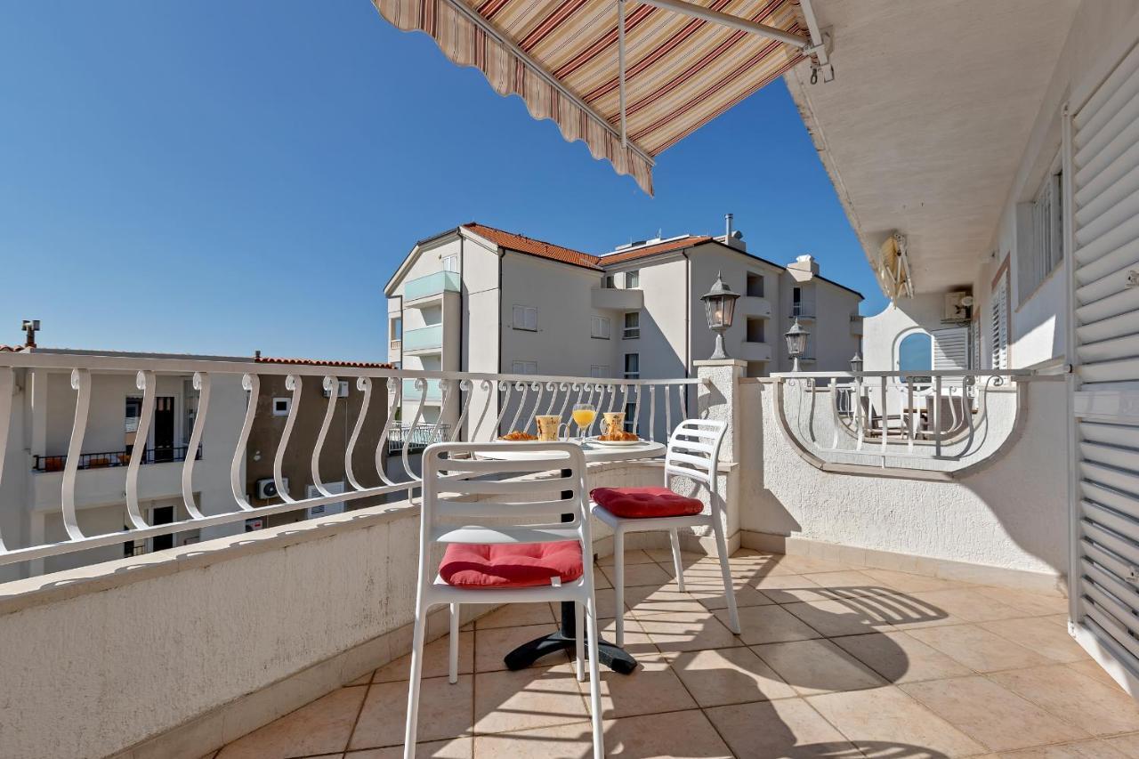 Apartments Zorica Tucepi Bagian luar foto