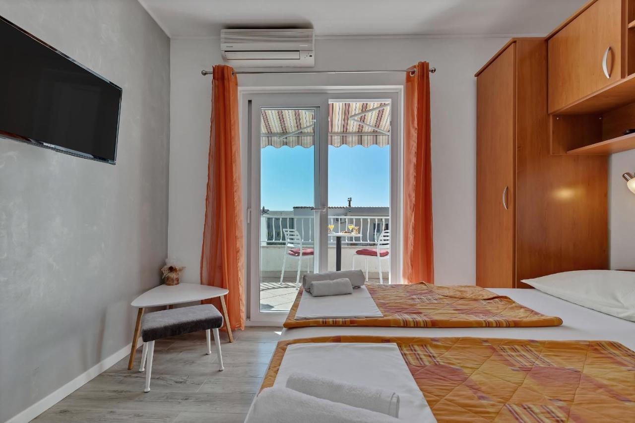 Apartments Zorica Tucepi Bagian luar foto