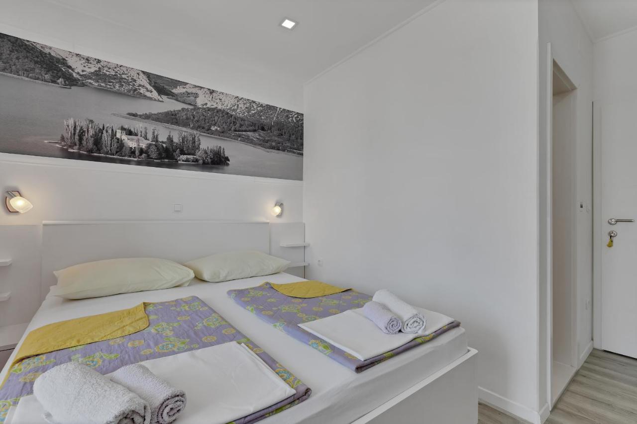 Apartments Zorica Tucepi Bagian luar foto
