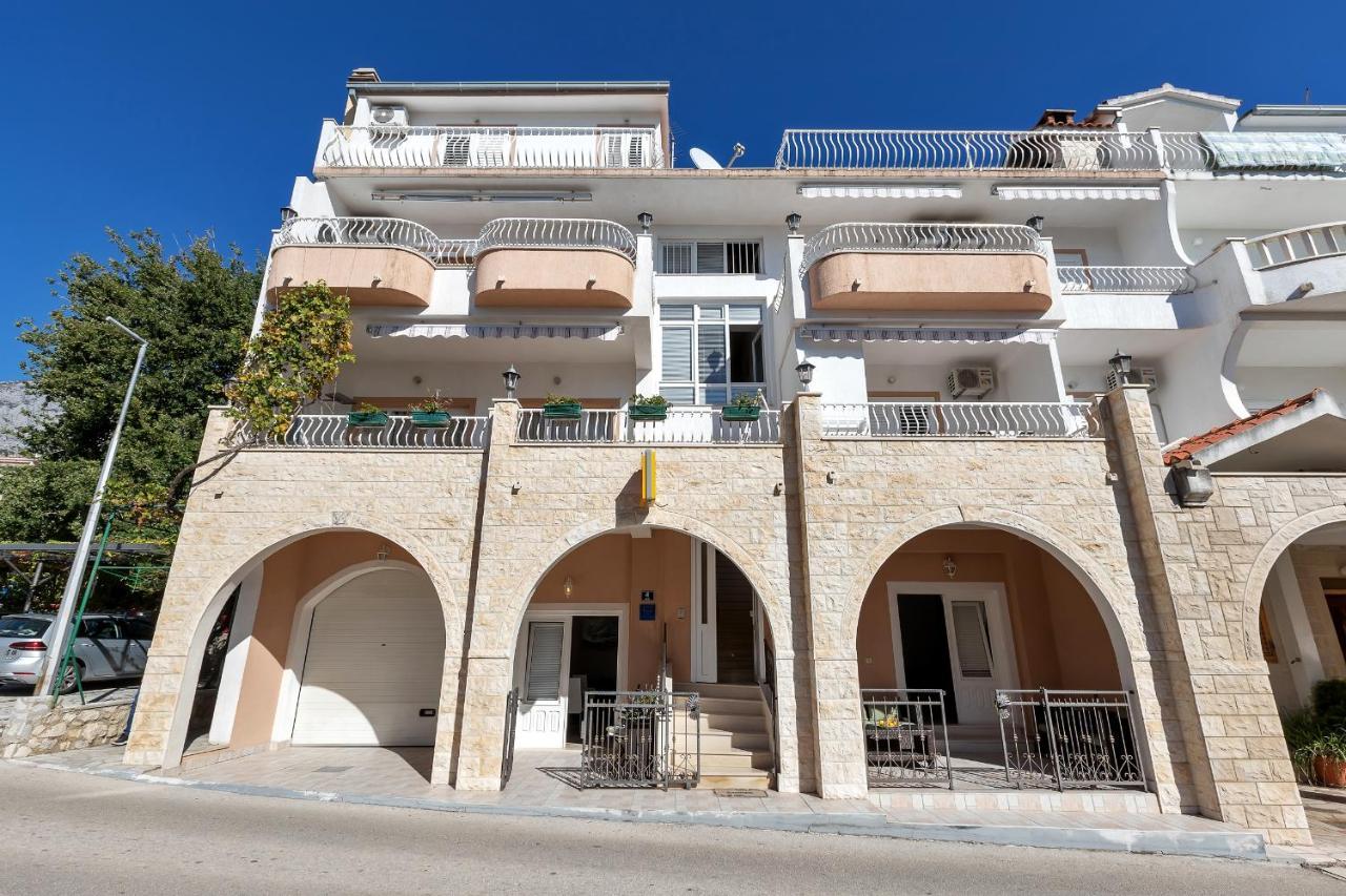 Apartments Zorica Tucepi Bagian luar foto