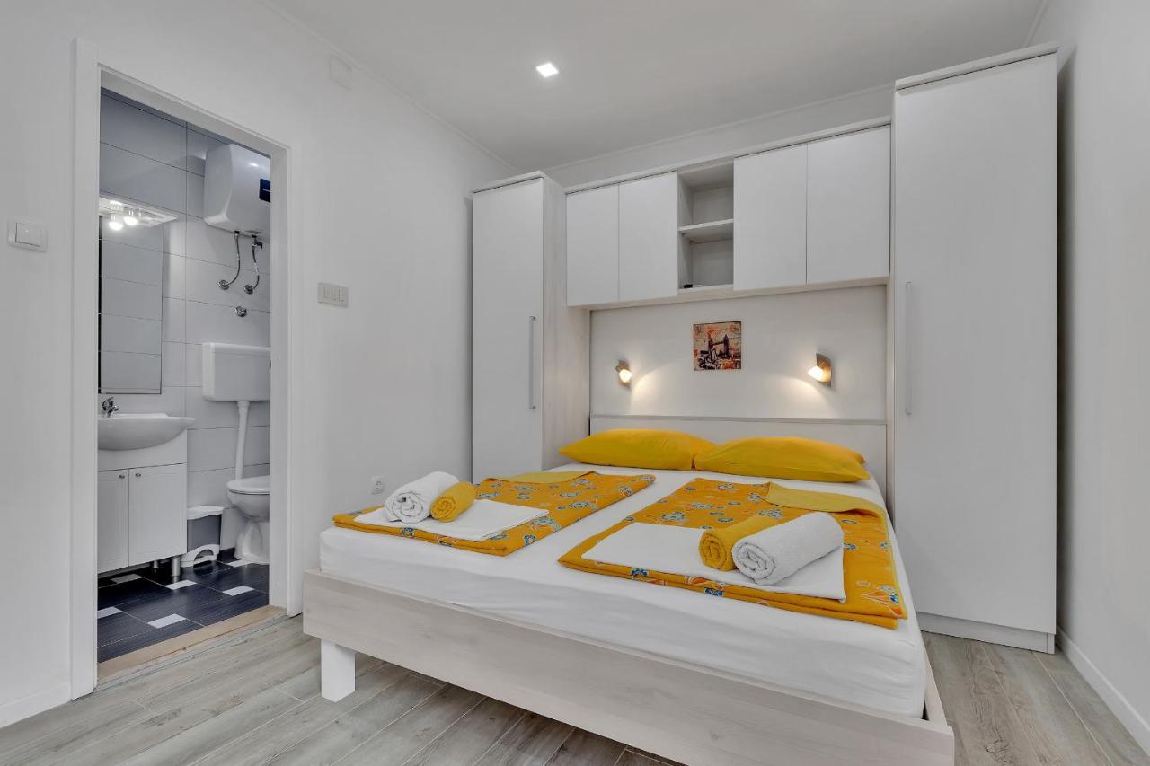 Apartments Zorica Tucepi Bagian luar foto