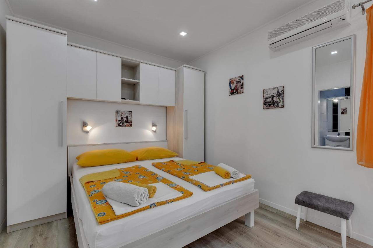 Apartments Zorica Tucepi Bagian luar foto