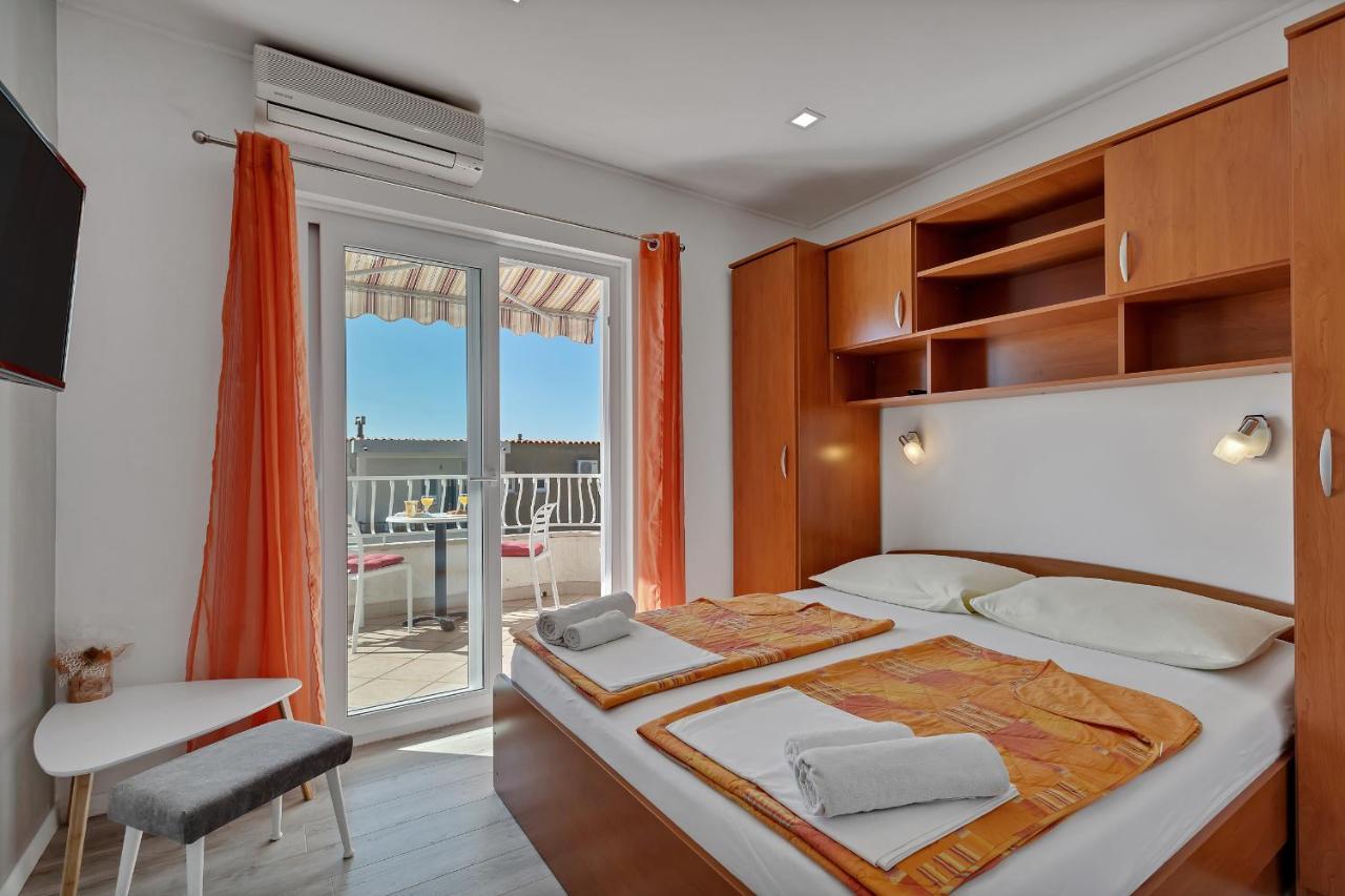 Apartments Zorica Tucepi Bagian luar foto