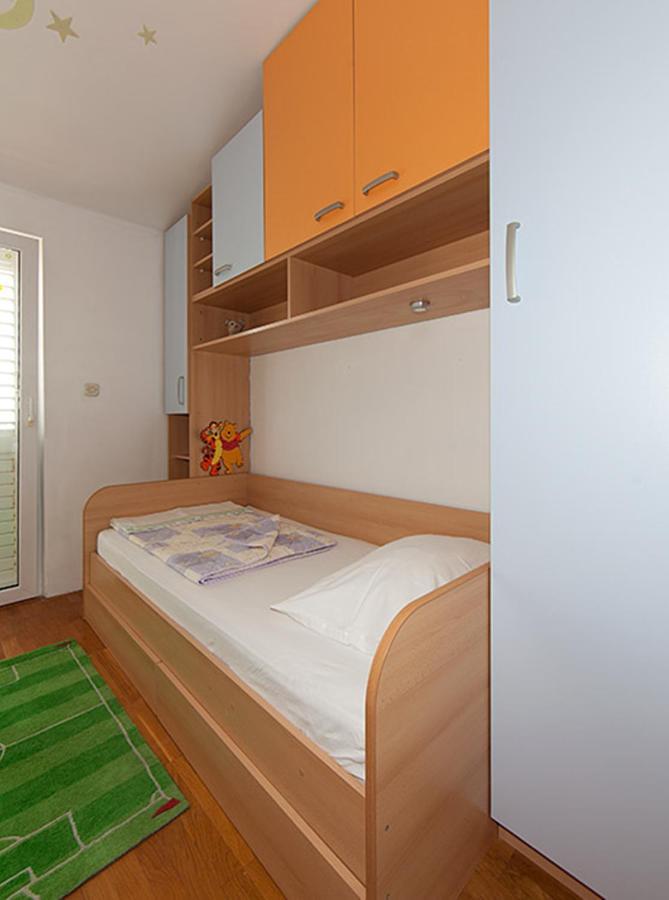 Apartments Zorica Tucepi Bagian luar foto