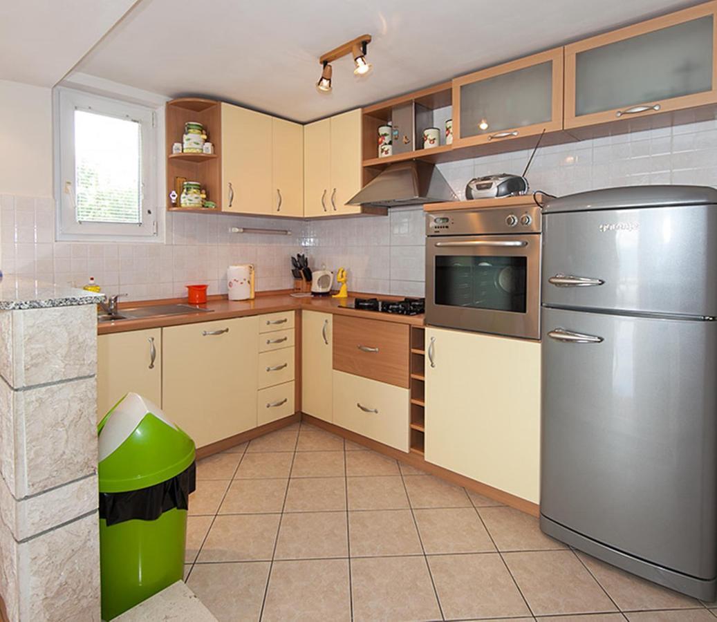 Apartments Zorica Tucepi Bagian luar foto