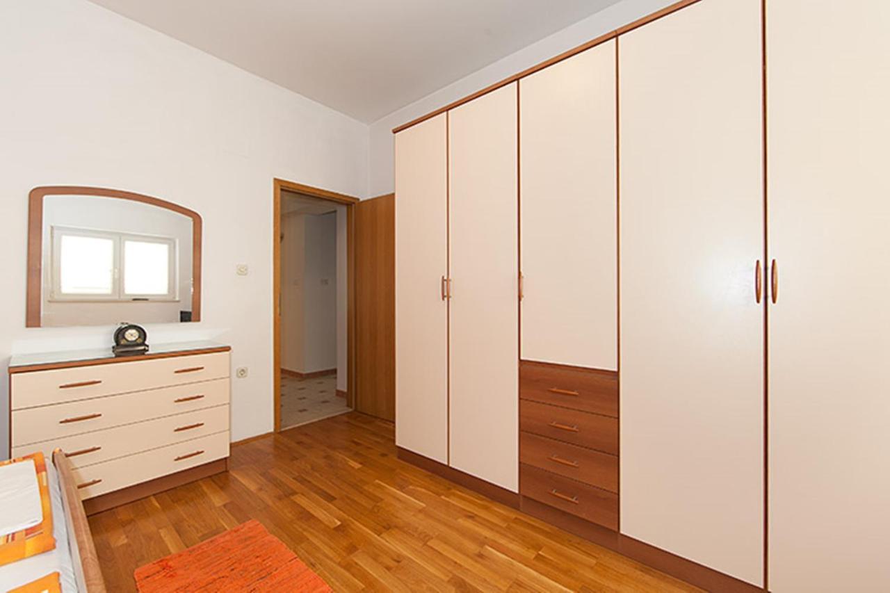 Apartments Zorica Tucepi Bagian luar foto